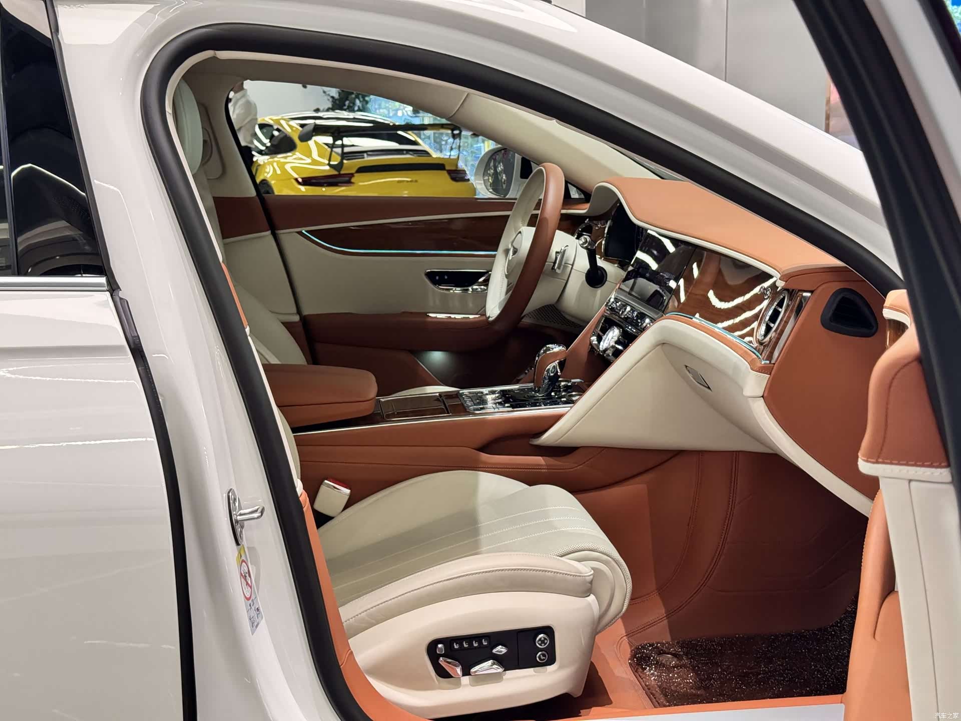 Bentley Flying Spur, 2023 23