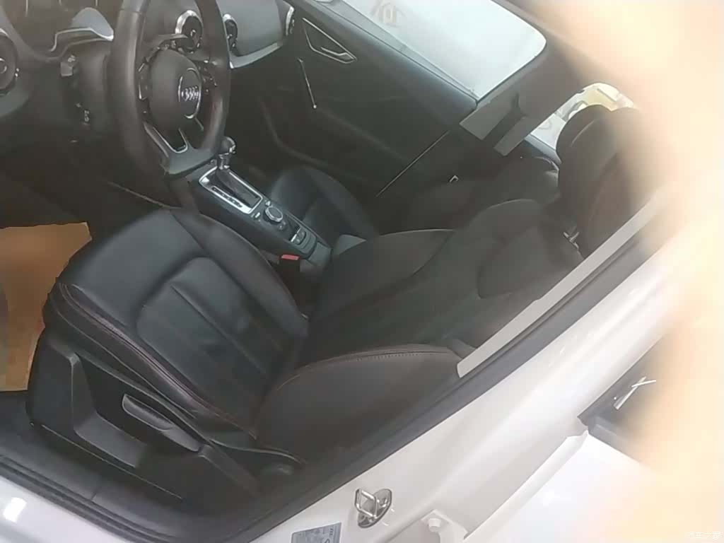 Audi Q2L, 2023 15