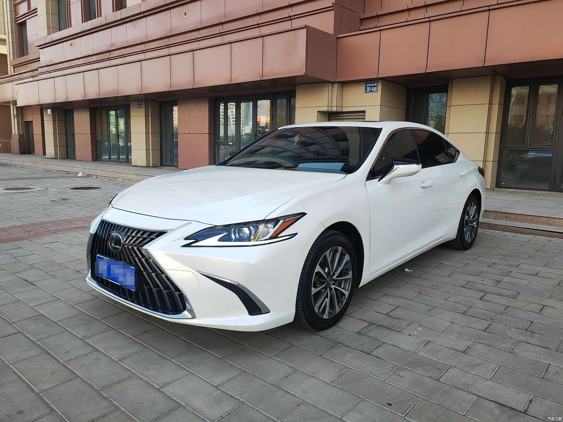 Lexus ES, 2022 1