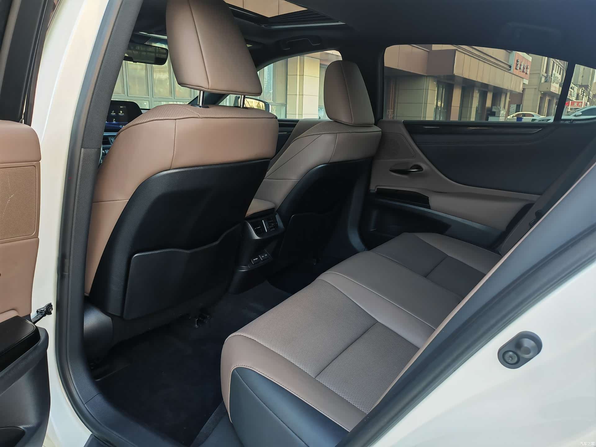 Lexus ES, 2022 10