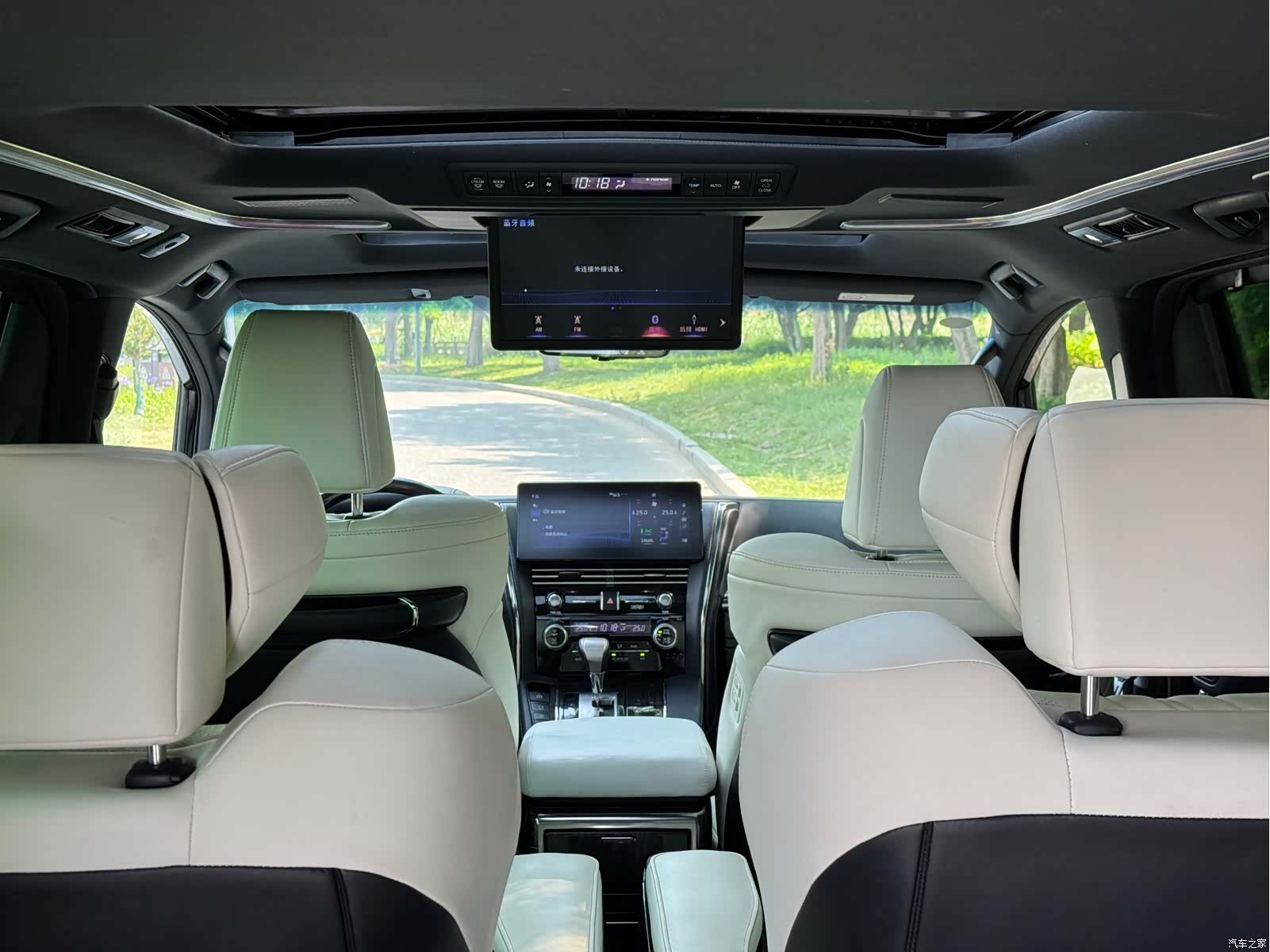 Lexus LM, 2023 11