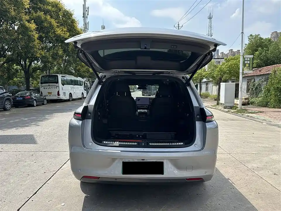 Li Auto Ideal L8