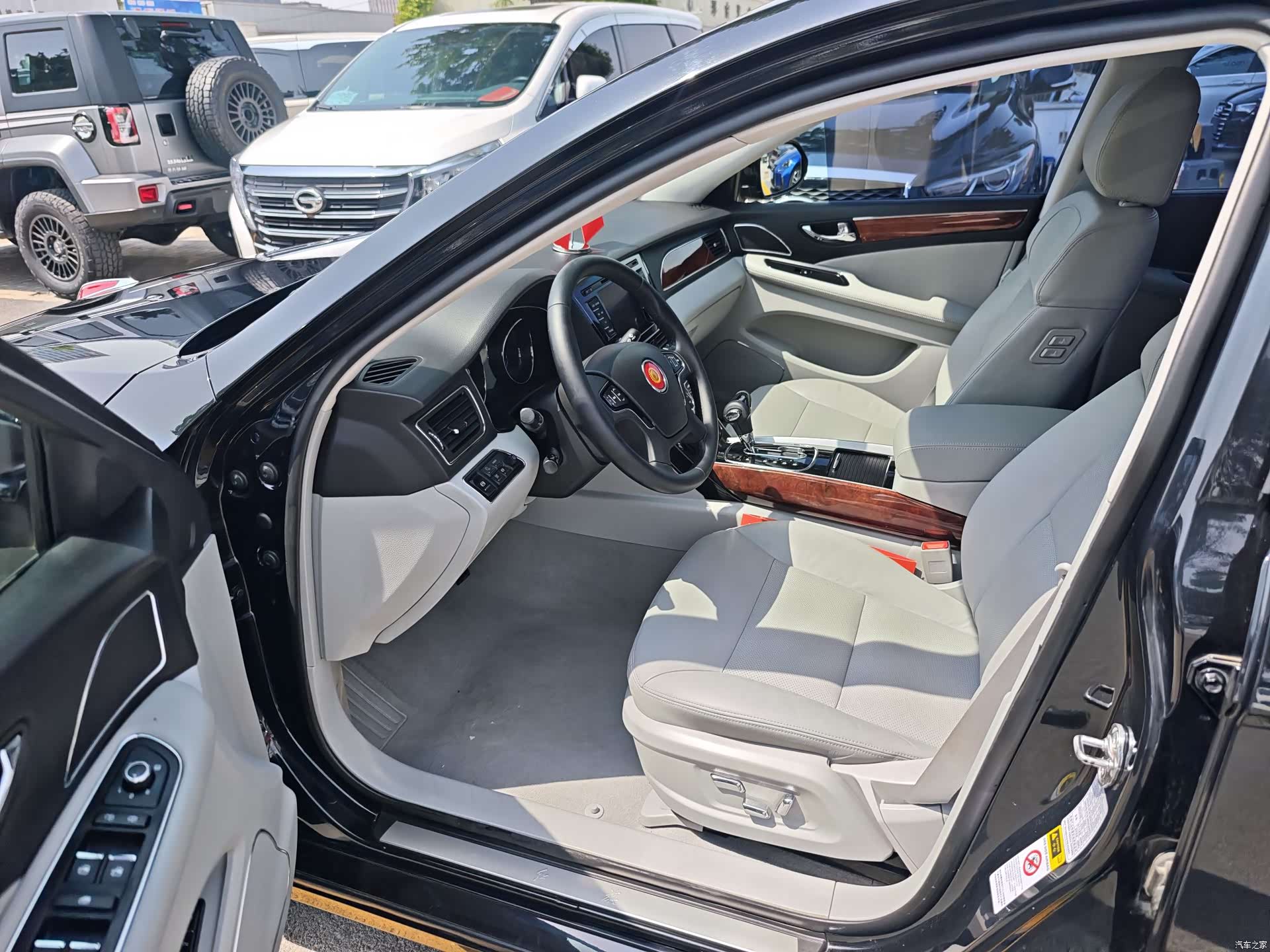Hongqi H7, 2017 7