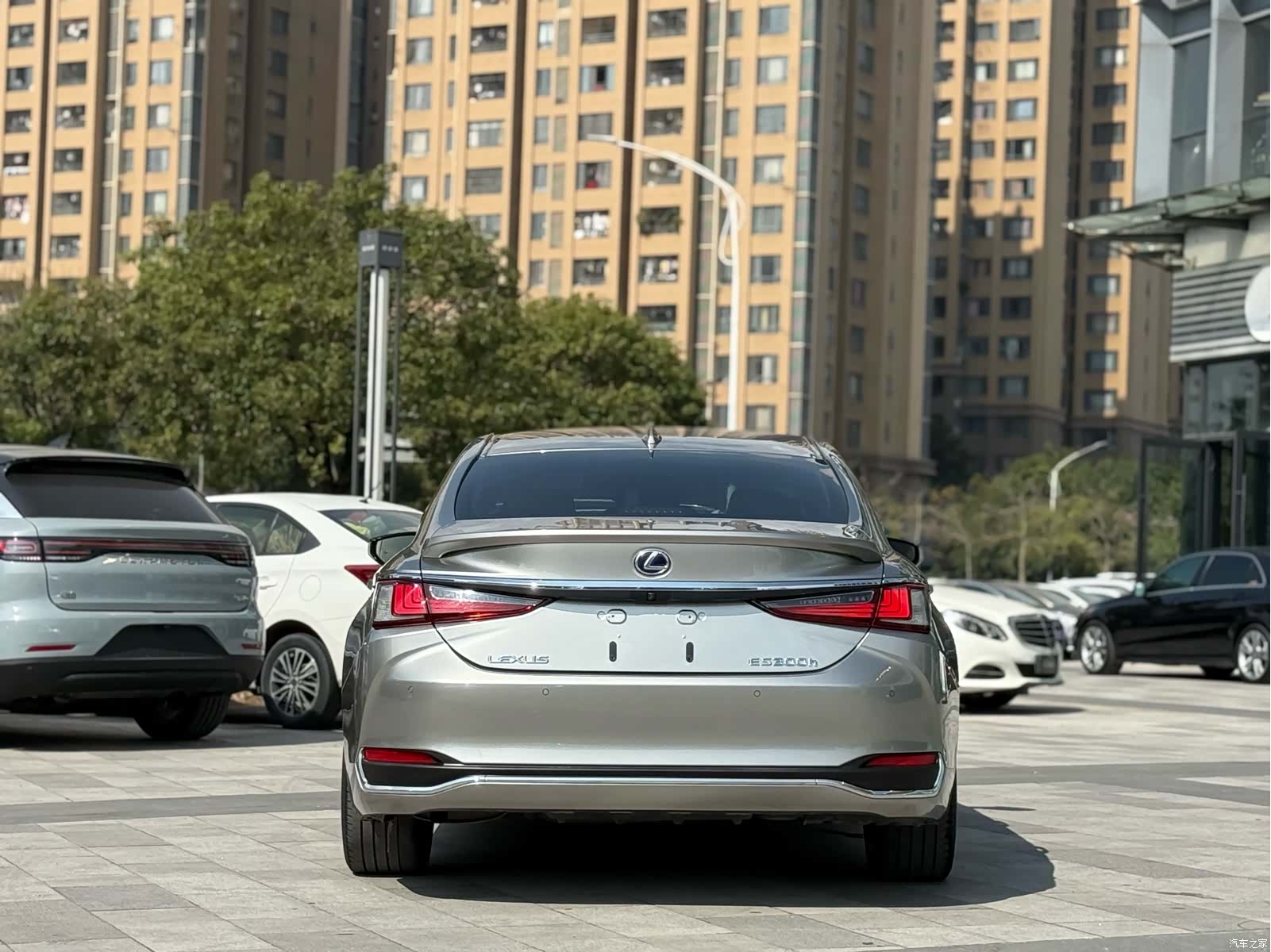 Lexus ES, 2019 все фото