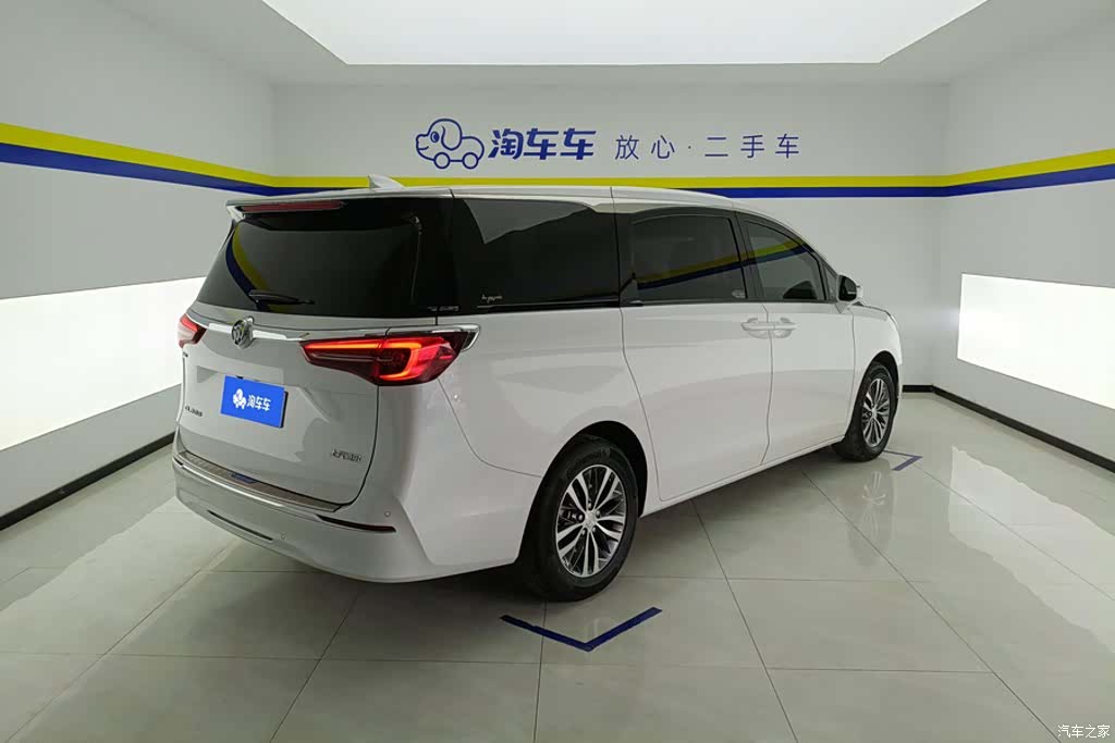 Buick GL8, 2022 3