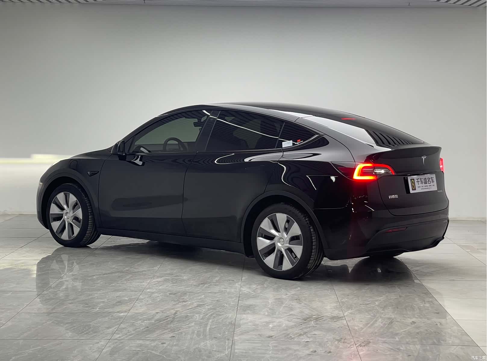 Tesla Model Y, 2023 4