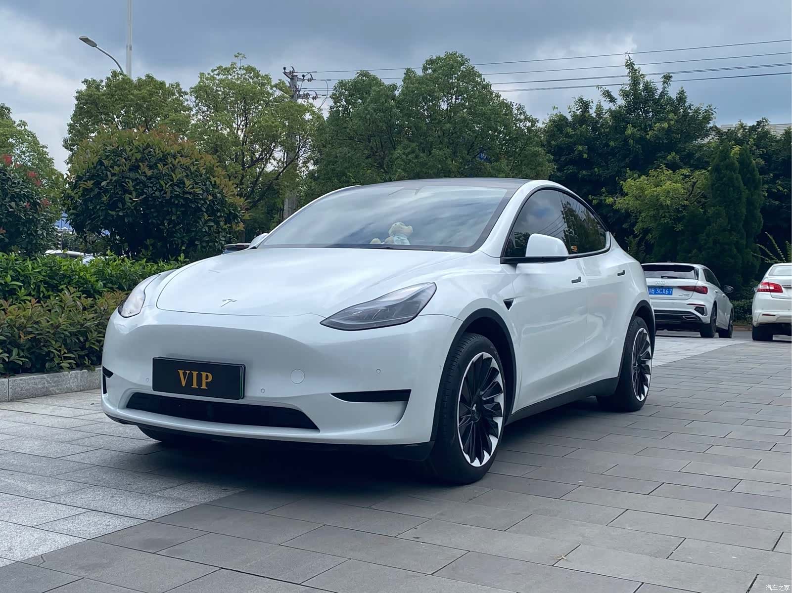 Tesla Model Y, 2023 1