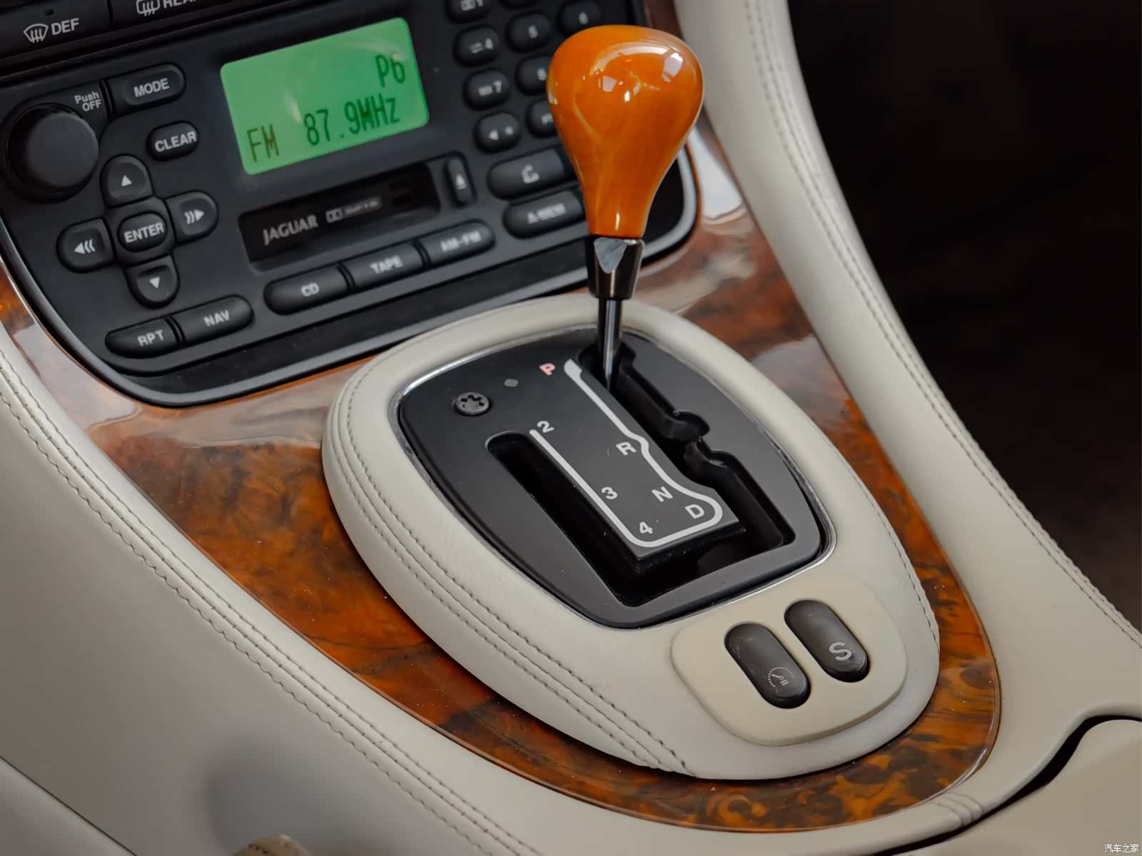 Jaguar XJ, 2002 12