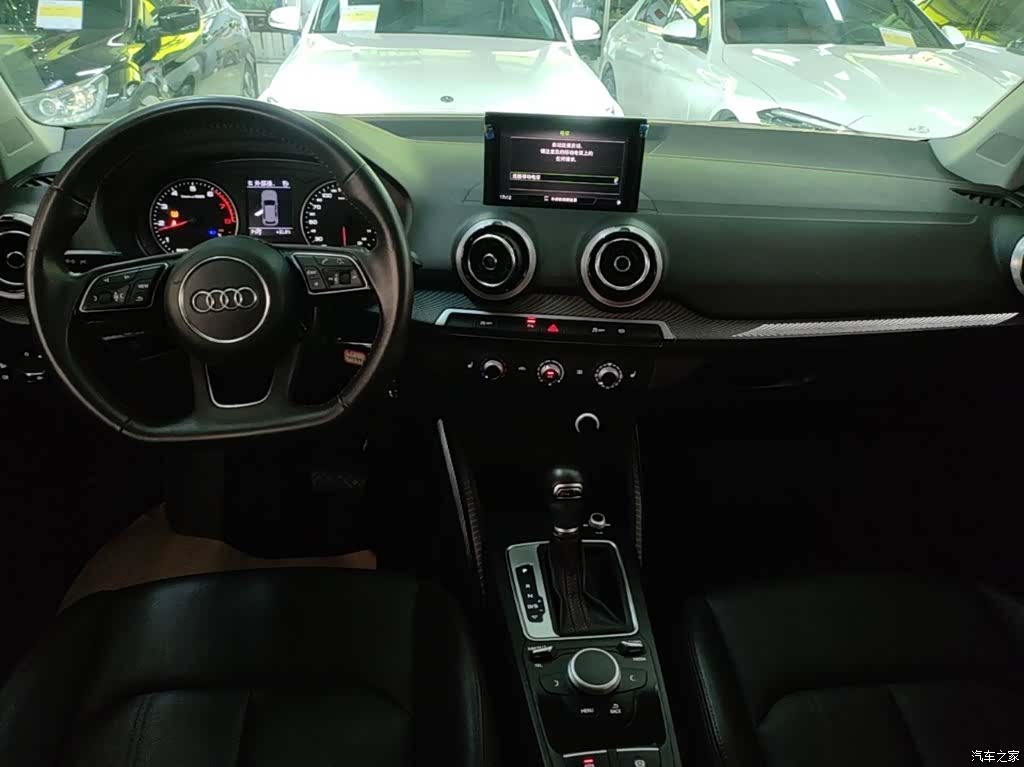 Audi Q2L, 2022 10