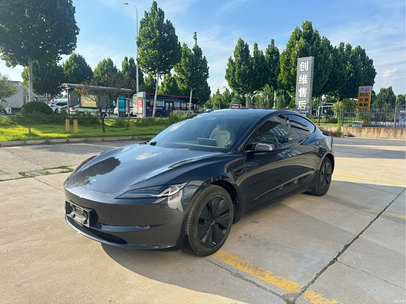 Tesla Model 3, 2025 1