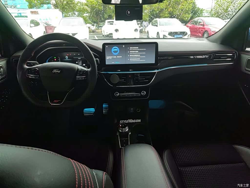 Ford Focus, 2022 10