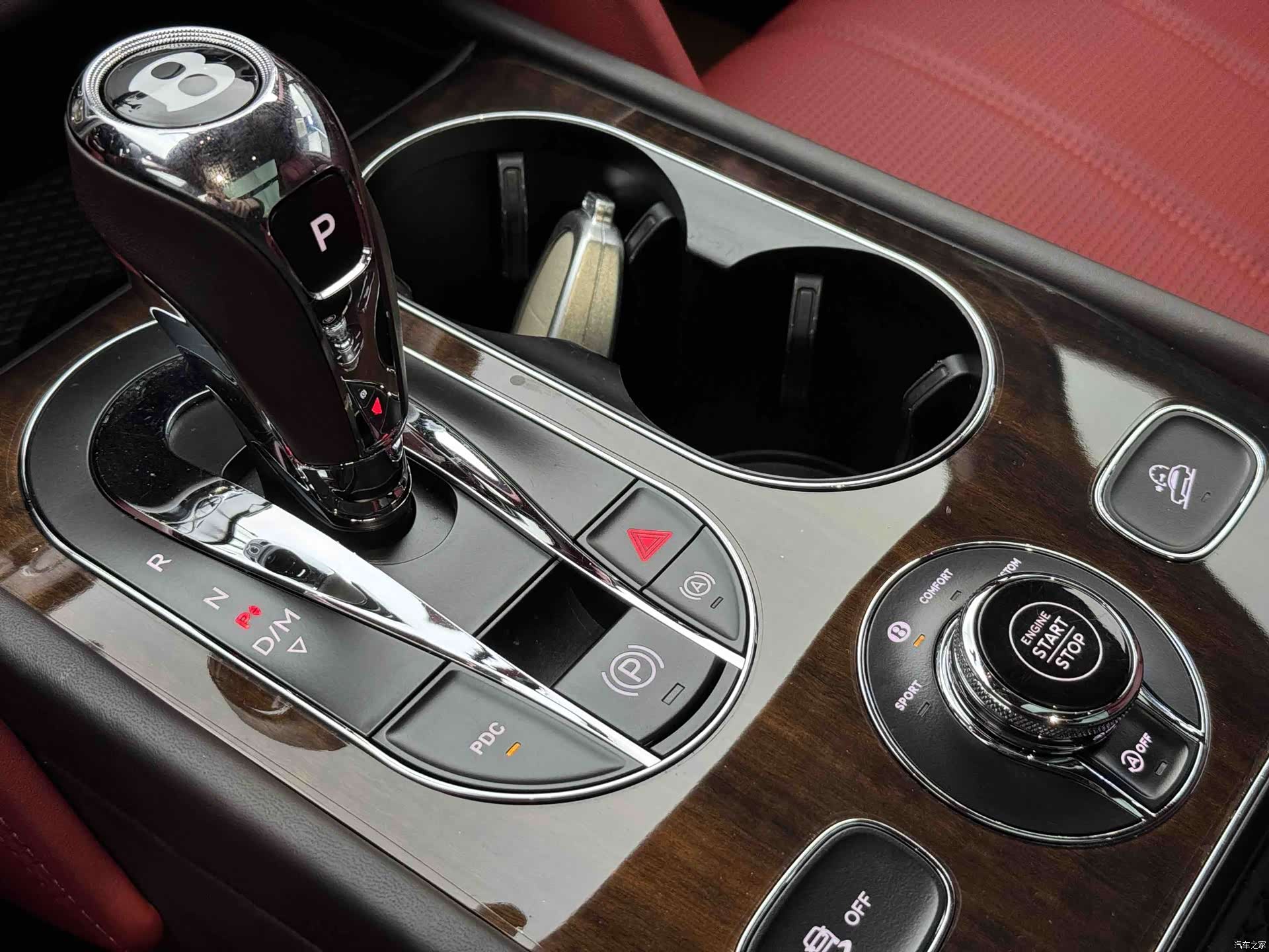 Bentley Bentayga, 2018 13