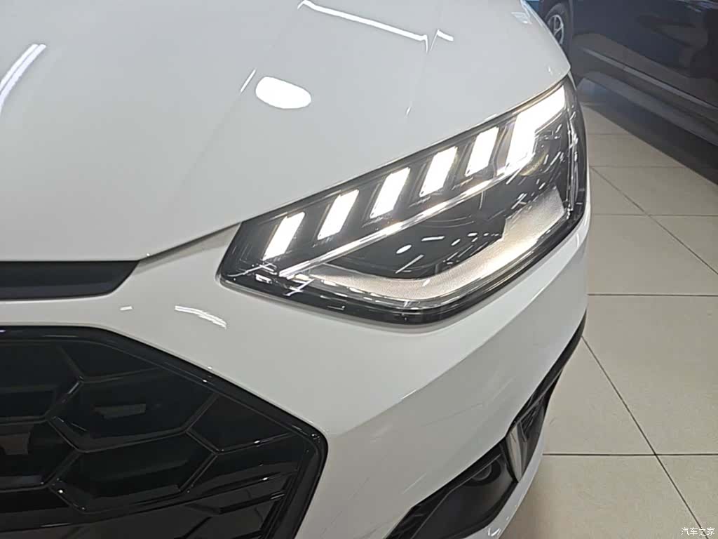 Audi A4L, 2023 24