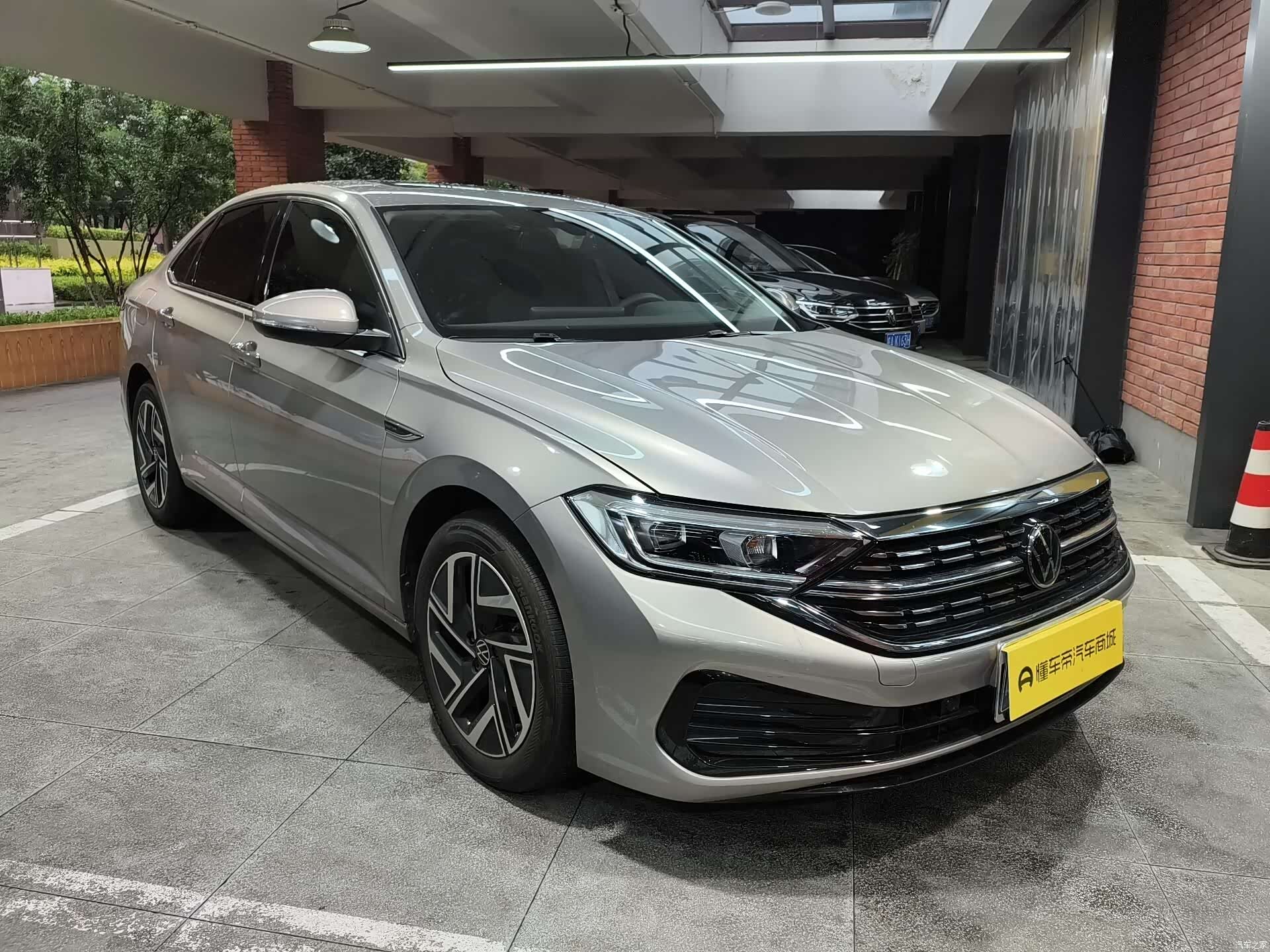 Volkswagen Sagitar, 2023 6