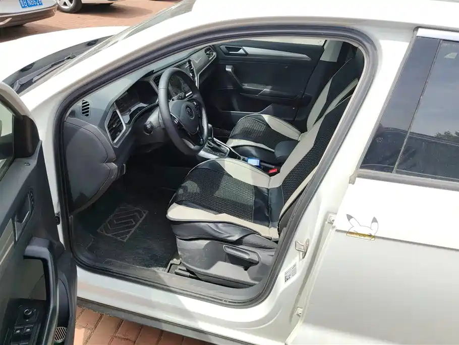 Volkswagen T-ROC exploring Songs