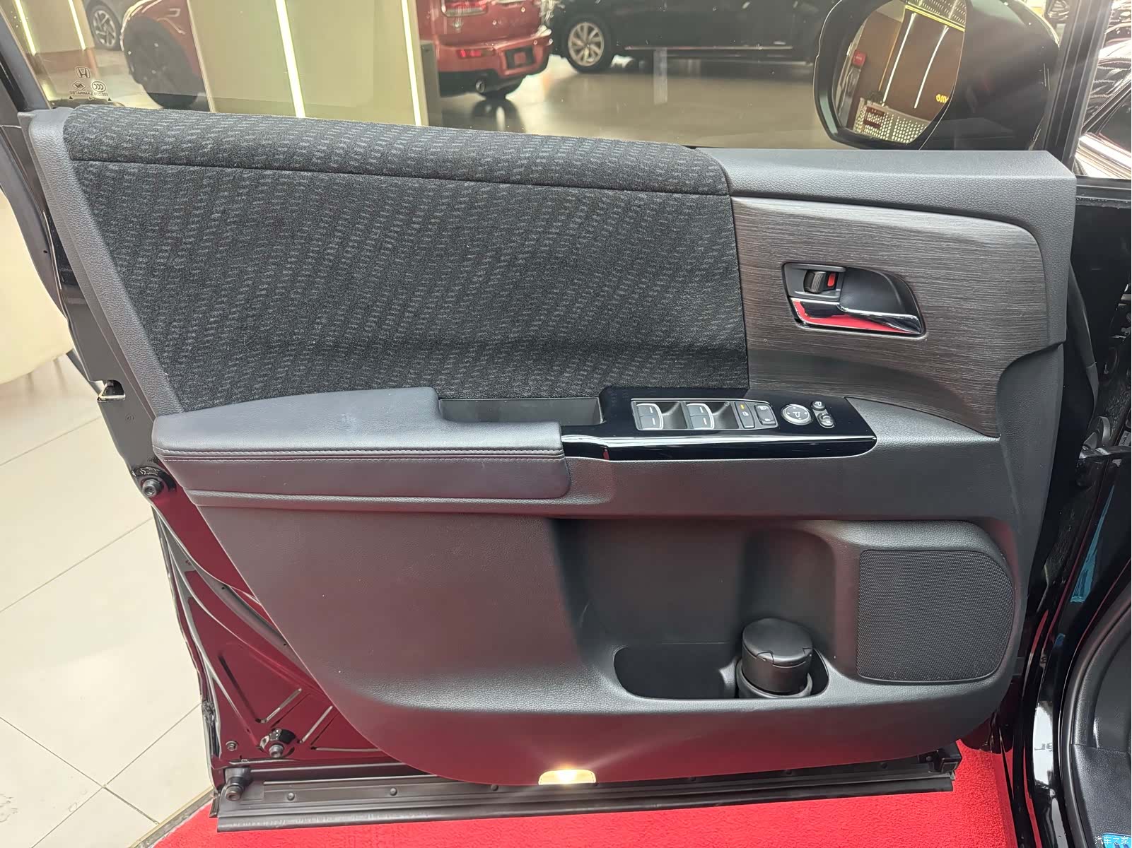 Honda Elysion, 2025 12