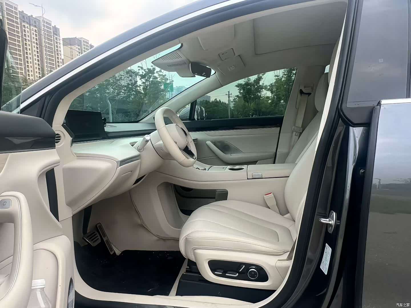 Luxeed R7, 2025 7