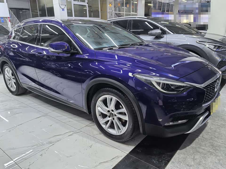 Infiniti QX30