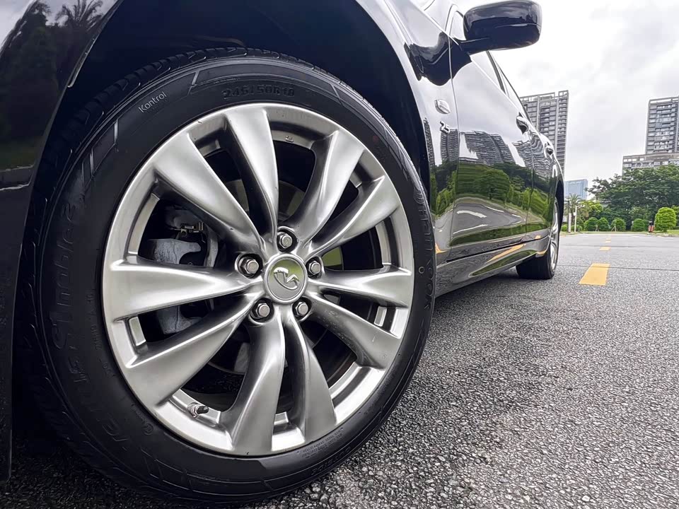 Infiniti Q70 Infiniti Q70