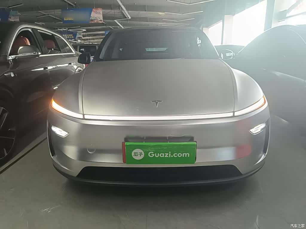 Tesla Model Y, 2025 3