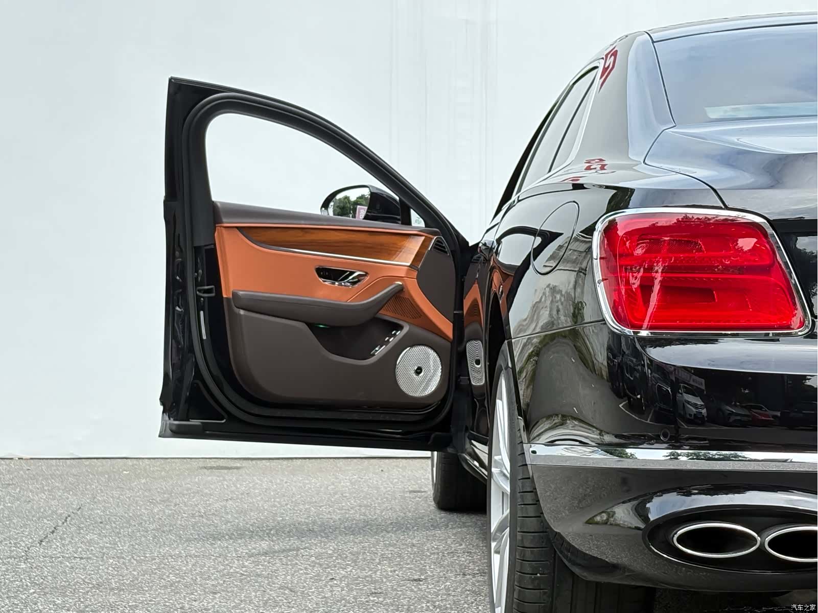 Bentley Flying Spur, 2023 22