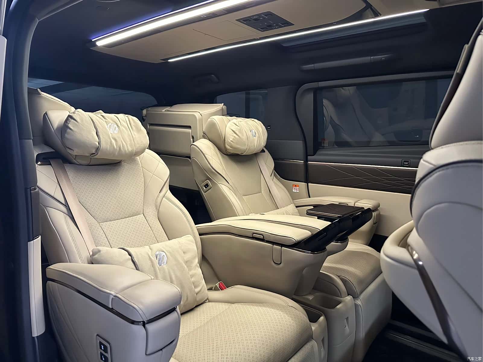 Toyota Alphard, 2024 22