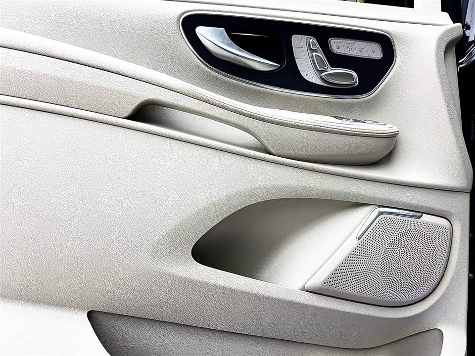 Mercedes-Benz V-class