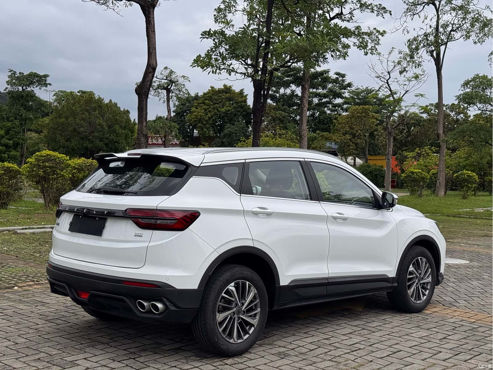 Geely Coolray, 2022 15