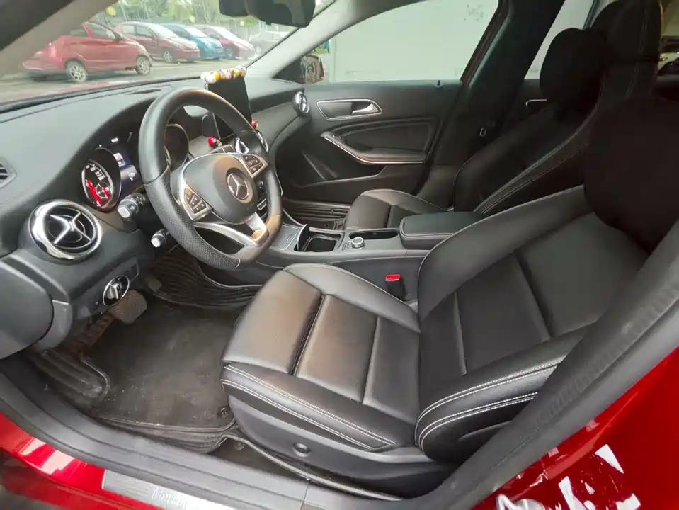 Mercedes-Benz GLA Mercedes-Benz GLA