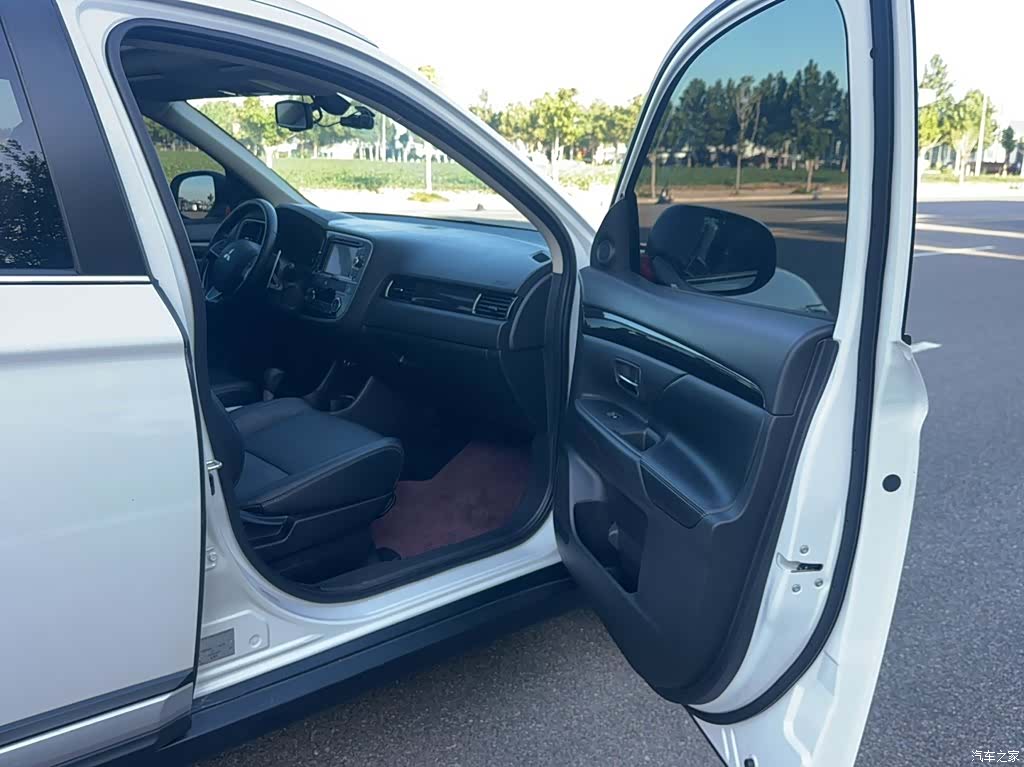 Mitsubishi Outlander, 2015 18
