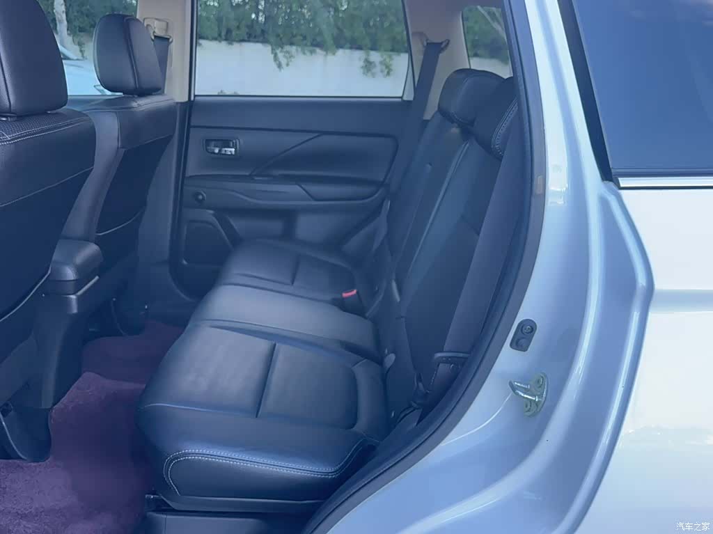 Mitsubishi Outlander, 2015 14