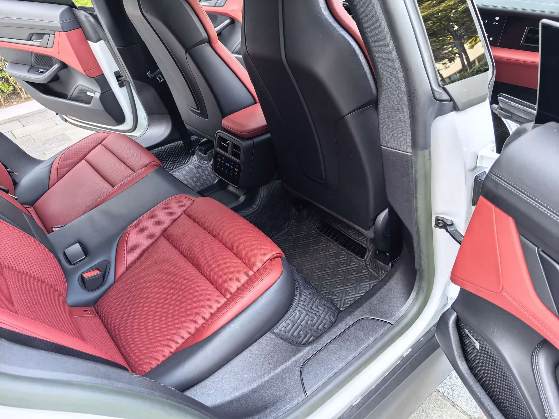 Porsche Taycan, 2023 32