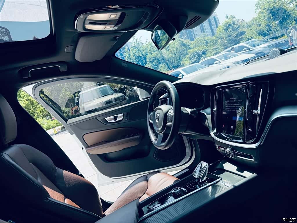 Volvo S60, 2023 11