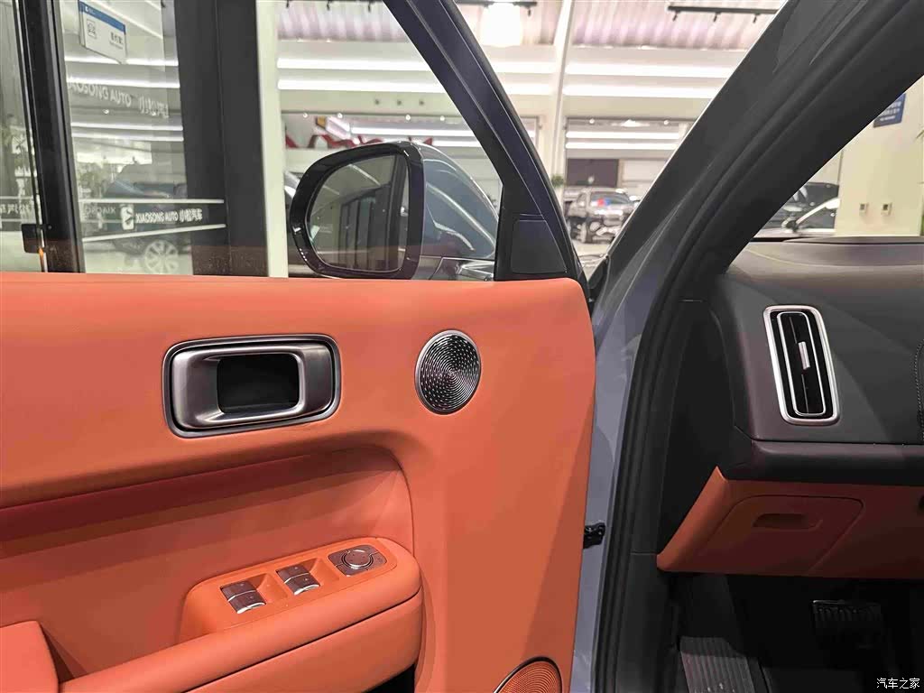 Li Auto L8, 2025 10