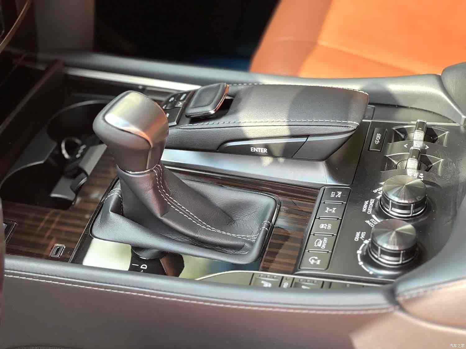 Lexus LX, 2019 17