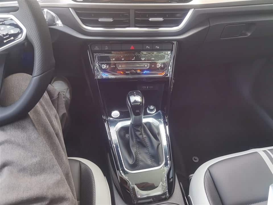 Volkswagen T-ROC exploring Songs