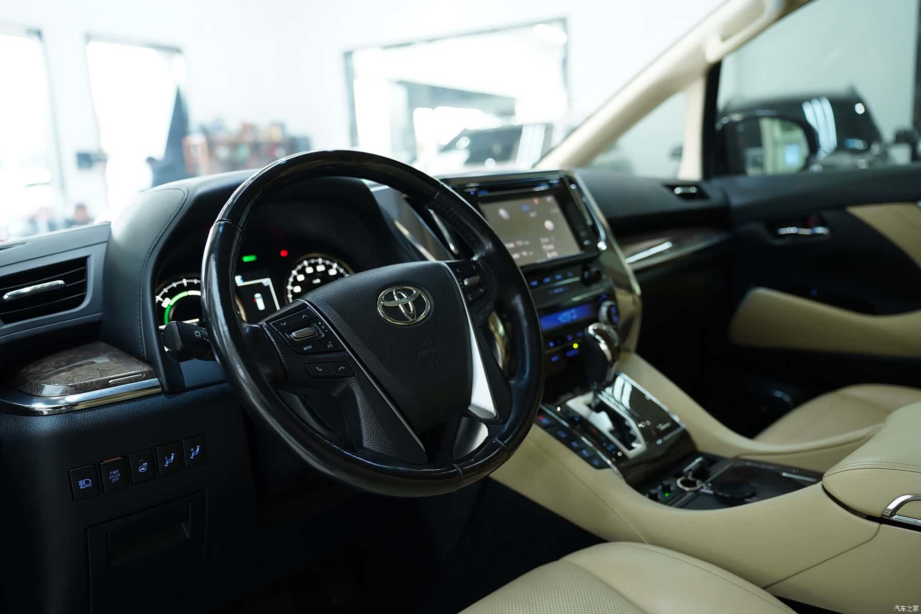 Toyota Vellfire, 2020 все фото