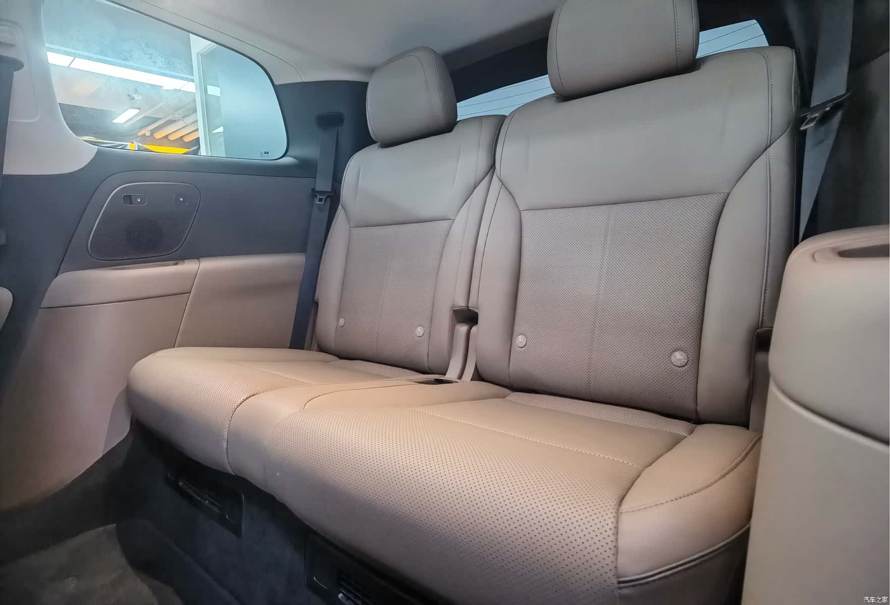 Li Auto i8, 2025 10