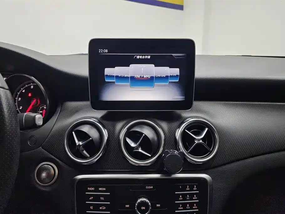 Mercedes-Benz GLA Mercedes-Benz GLA