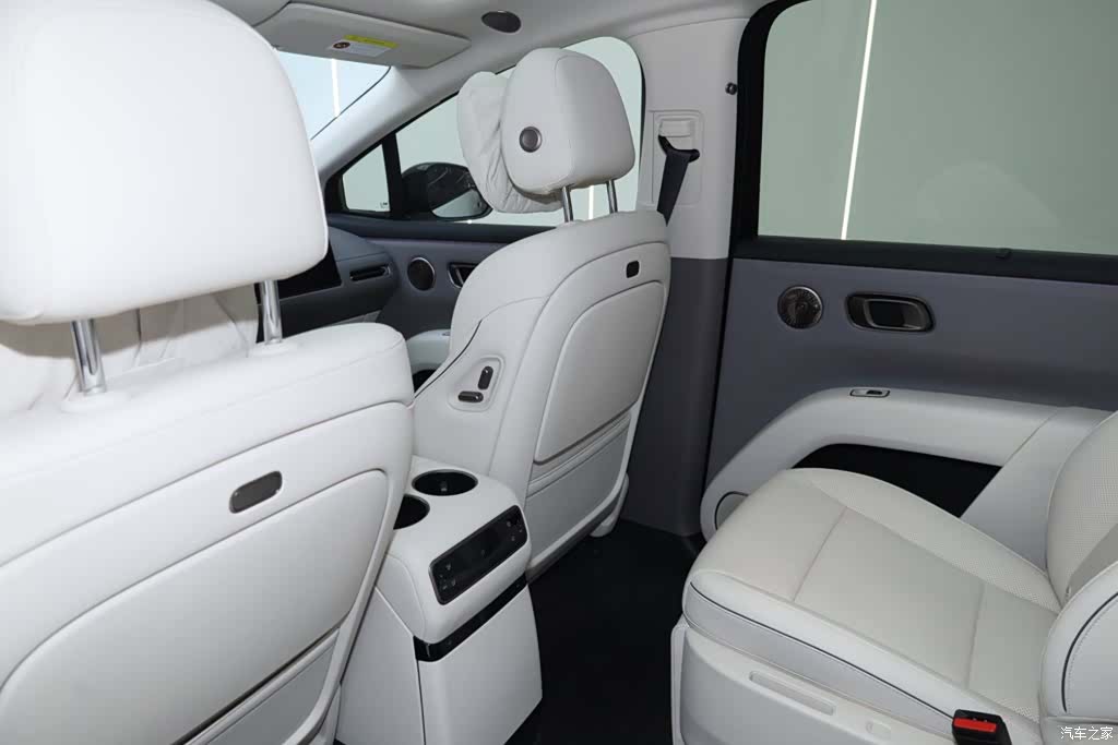 Li Auto i8, 2026 21