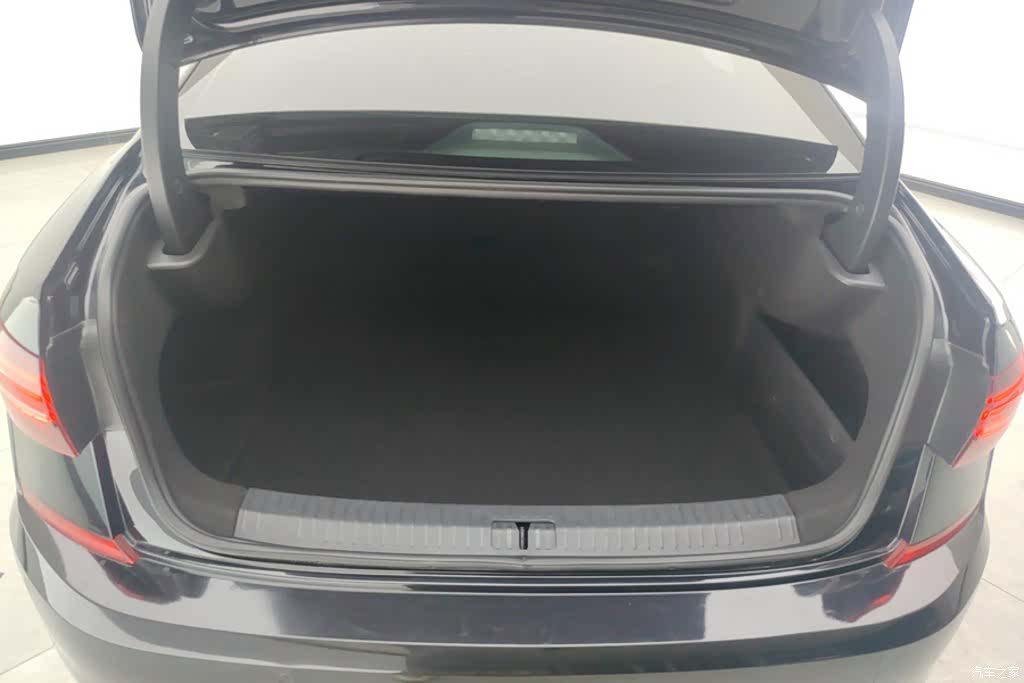 Volkswagen Passat, 2021 4