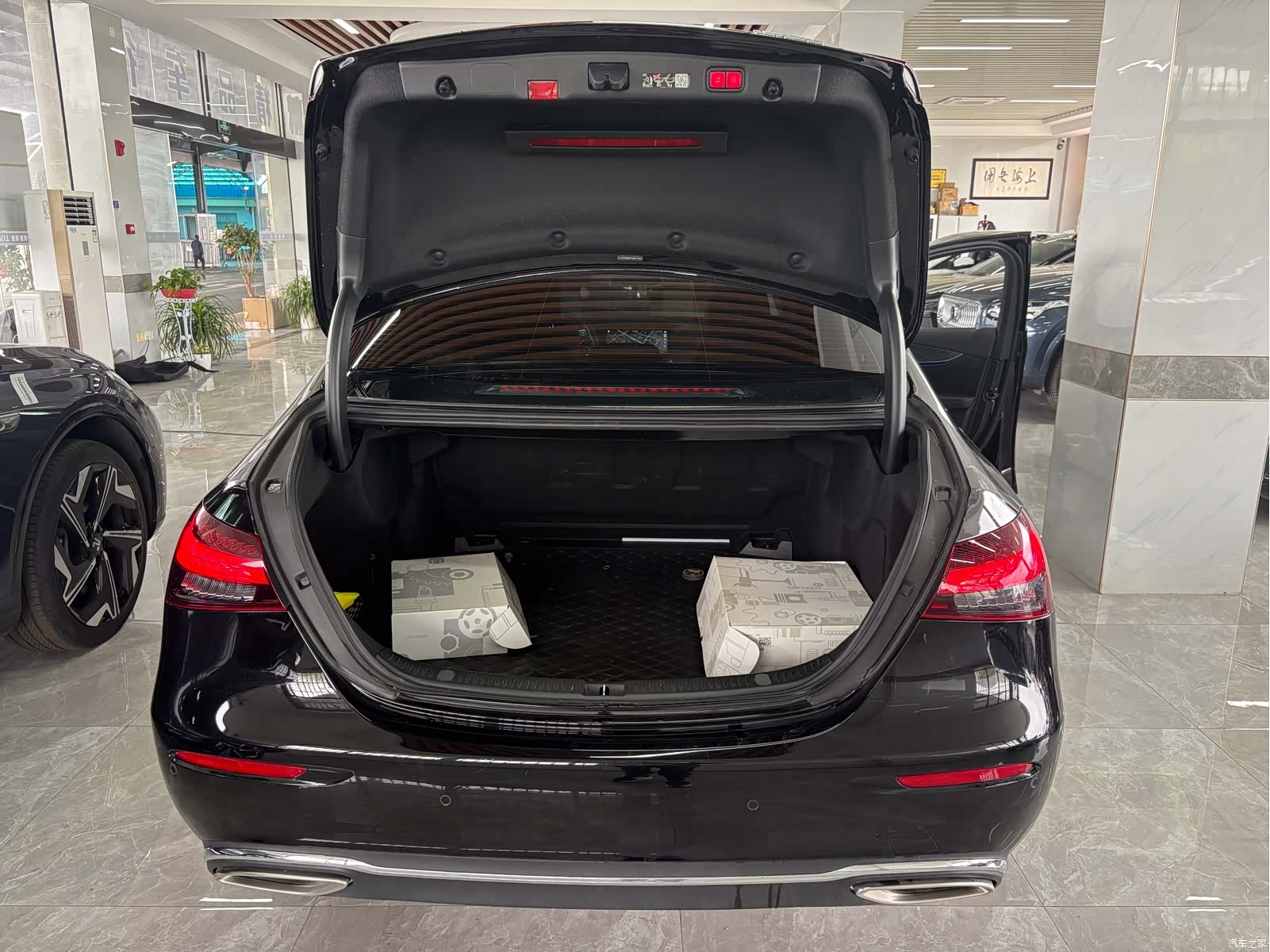 Mercedes-Benz E-Class, 2023 25