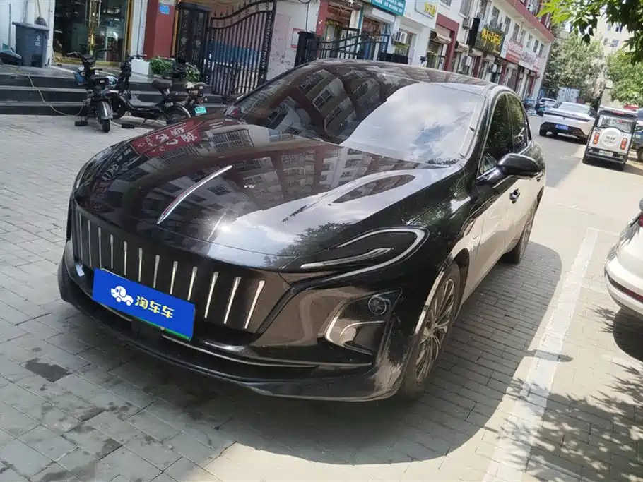 Hongqi E-QM5