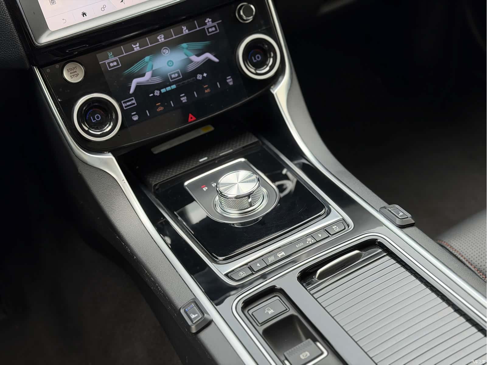 Land Rover XEL, 2018 15