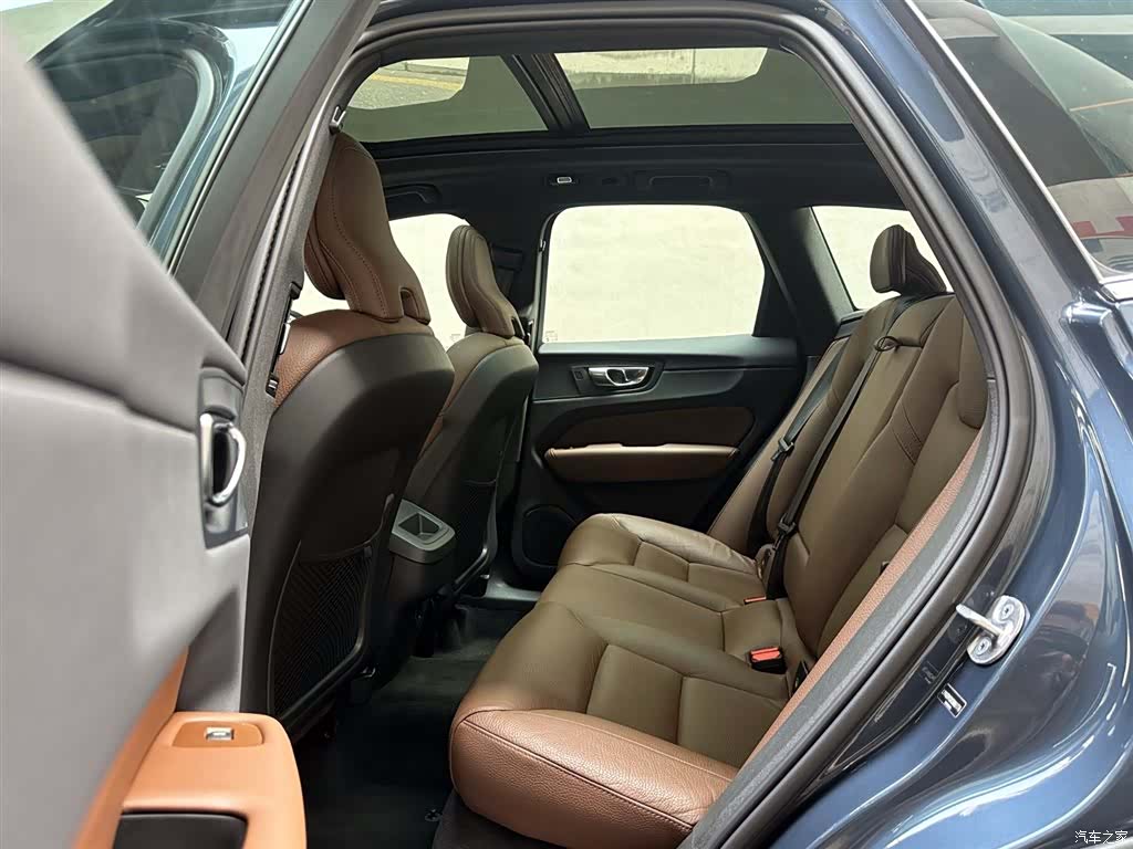 Volvo XC60, 2025 10