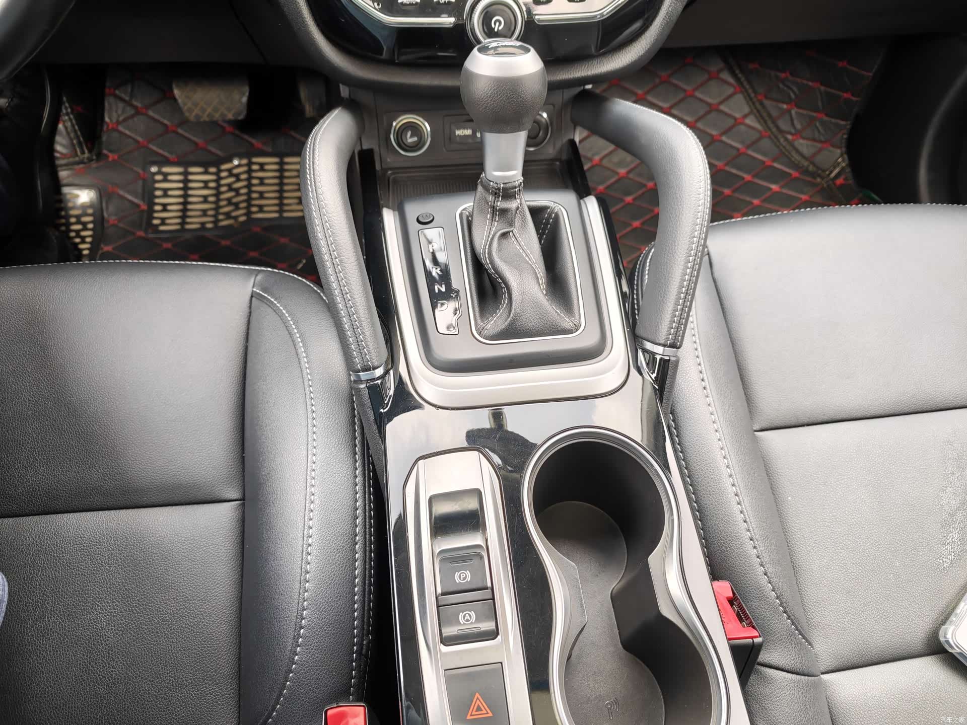 Zotye SR7, 2016 15