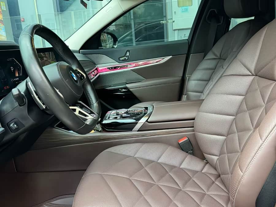 BMW 7-Series 2023, фото 6