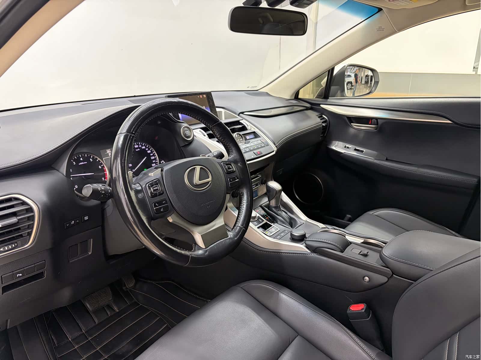 Lexus NX, 2015 4