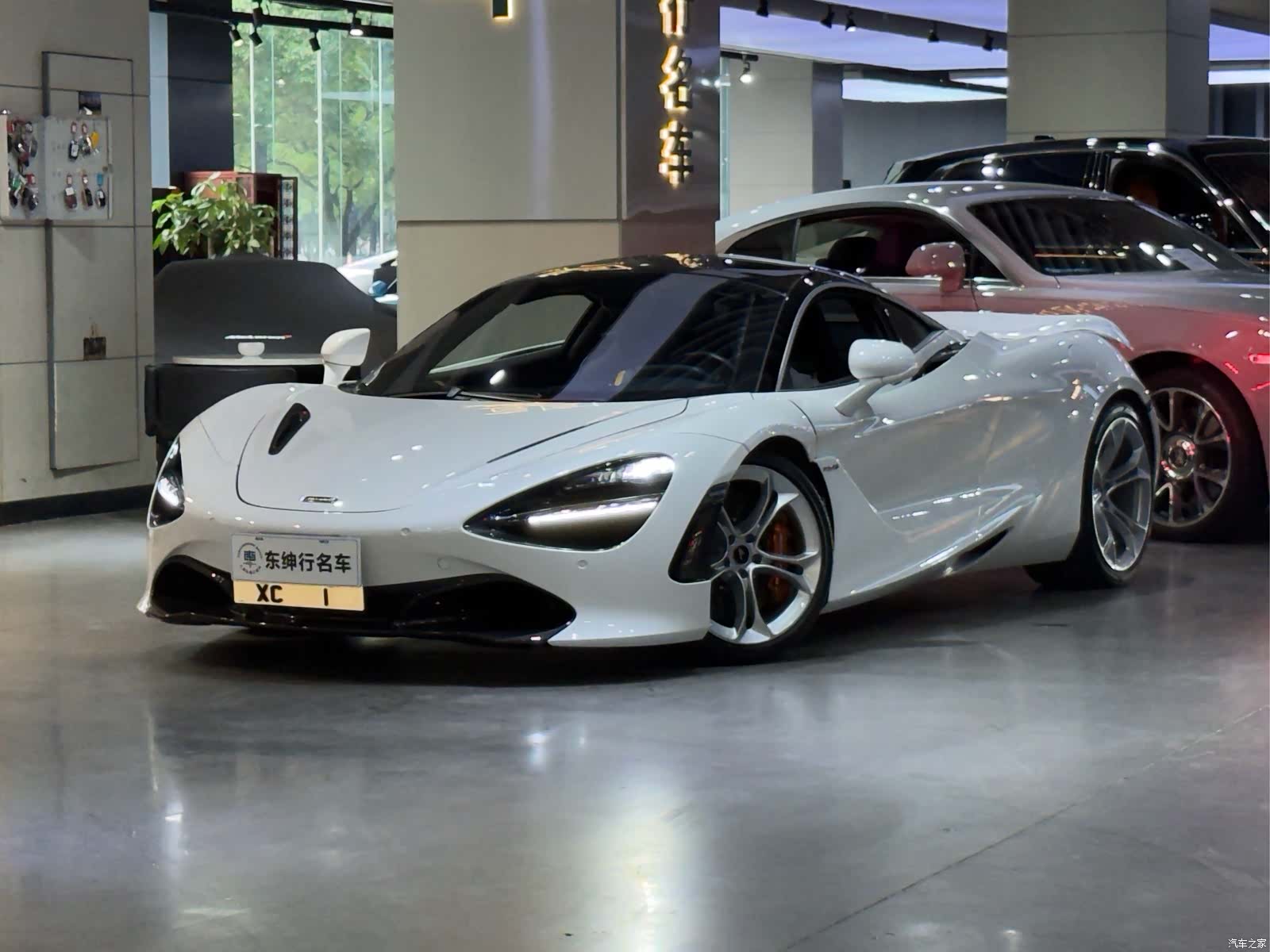 McLaren 720S, 2020 4