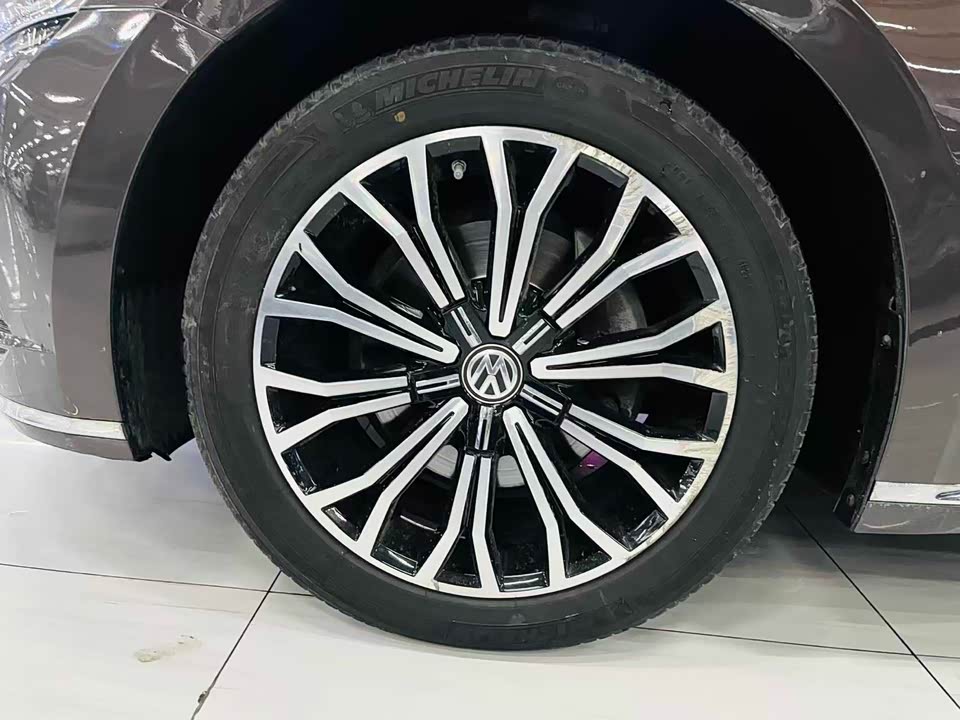 Volkswagen Huiang